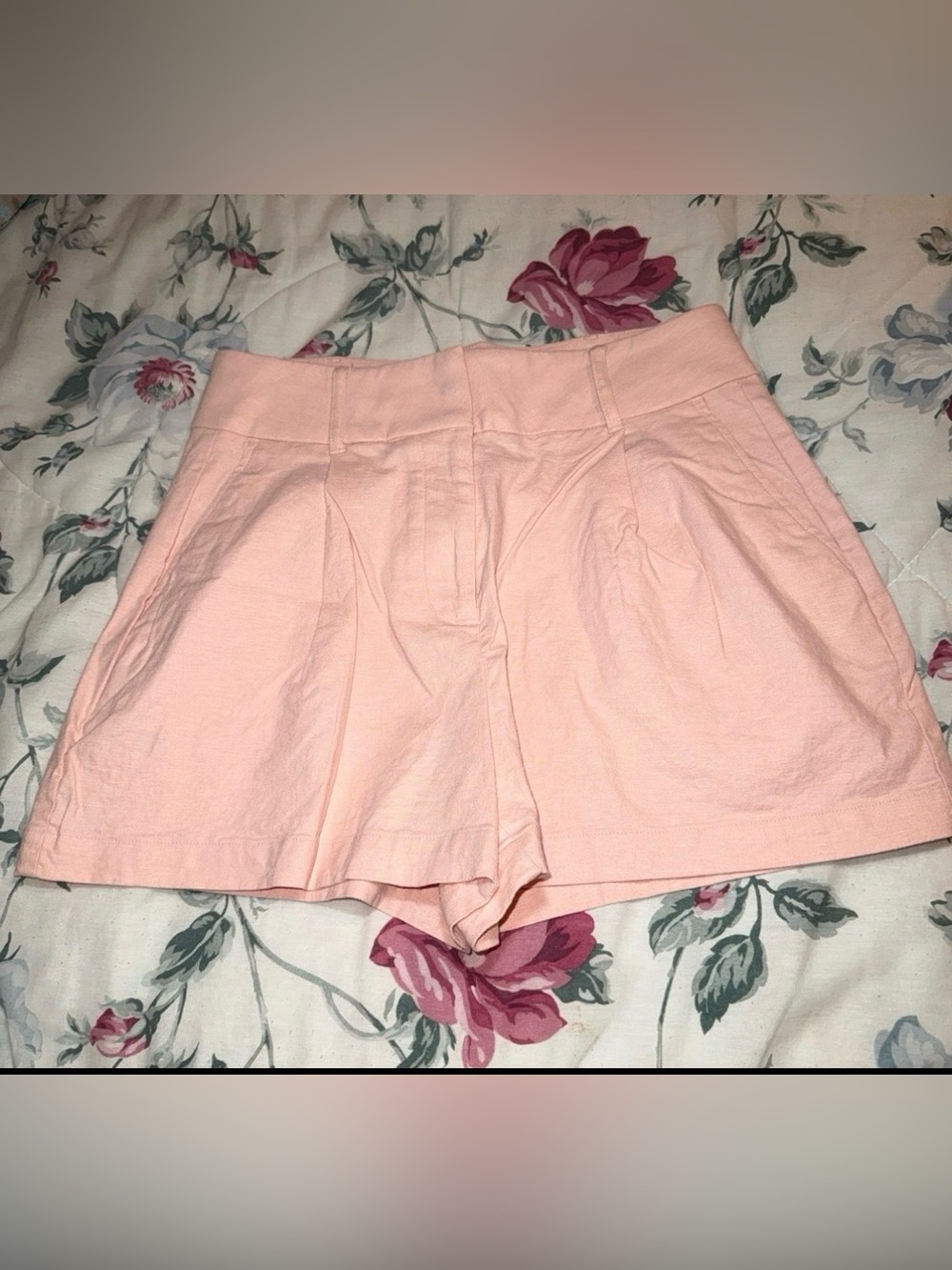EXPRESS Woman's Sz 6 Shortie Super Highrise Summer-blend Linen Shorts
NWOT